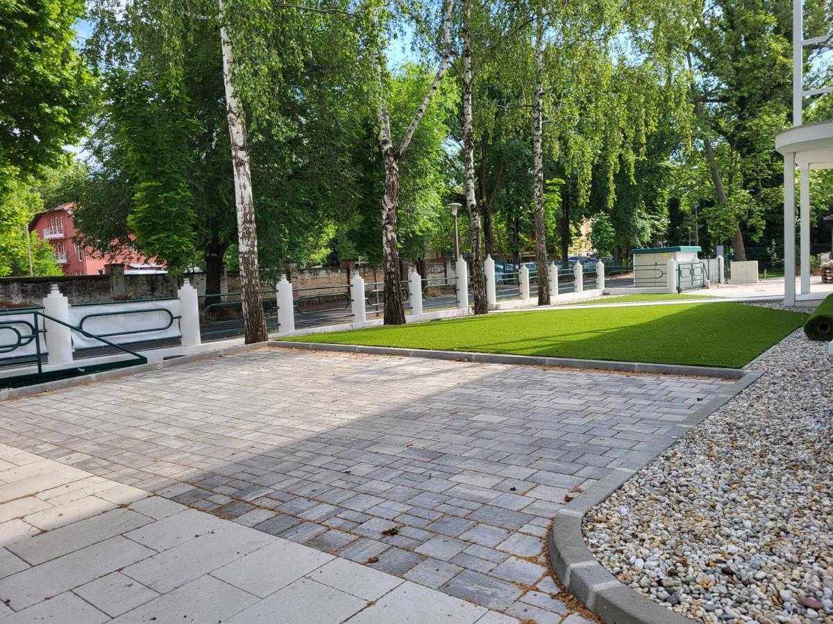 Villa Bauhaus Wellness Apart-Hotel Siofok Exterior photo