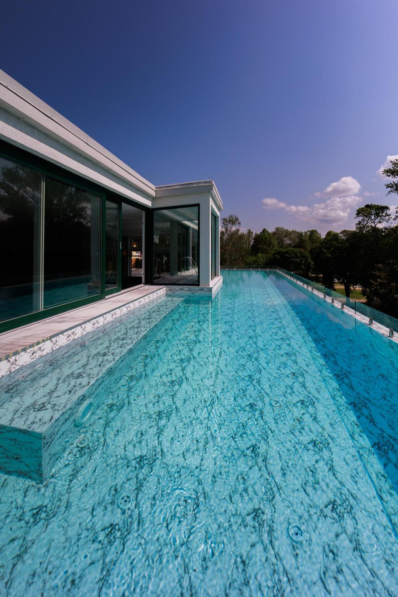Villa Bauhaus Wellness Apart-Hotel Siofok Exterior photo