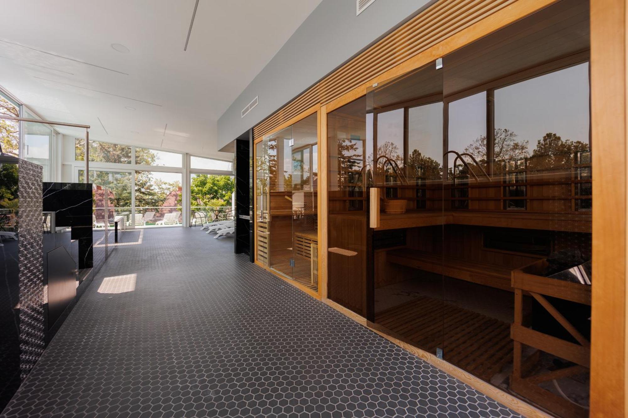 Villa Bauhaus Wellness Apart-Hotel Siofok Exterior photo